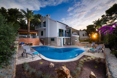 Villa Blue & Green, holiday home near the sea