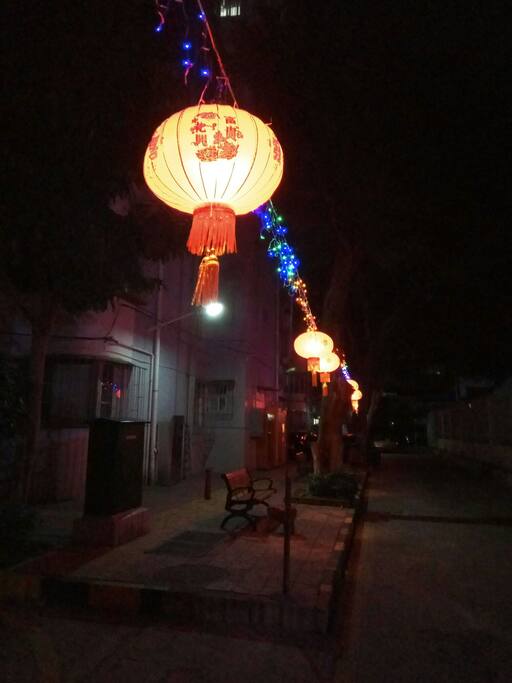 小区外面