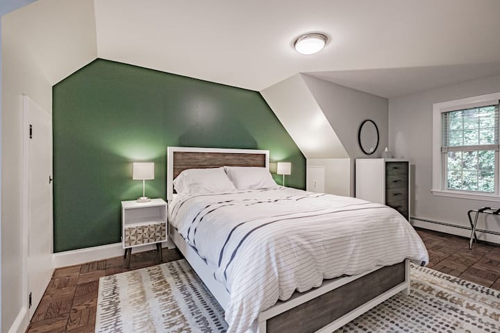 Bedroom with a queen bed.