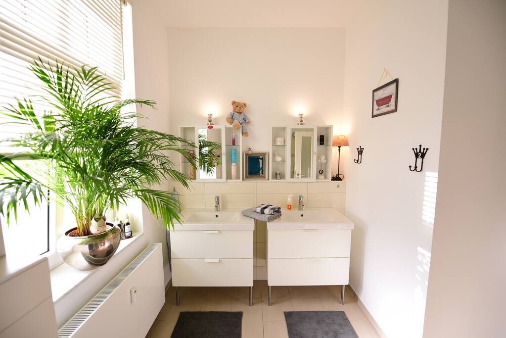 modernes Badezimmer