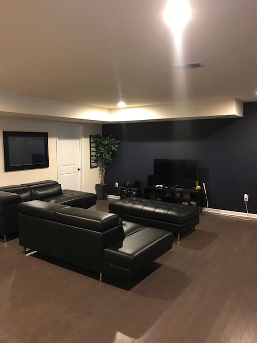 1st floor entertainment room