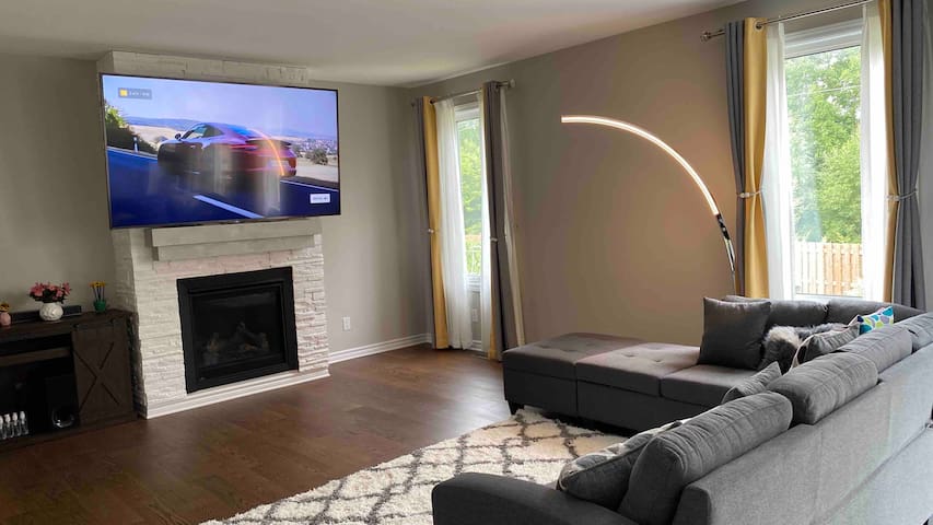 Sleeps 8+ close to Tanger outlets modern house gallery image 4