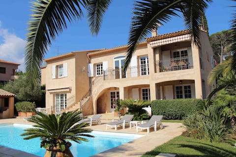 Annonce Airbnb populaire: 2 rooms air cond swim pool park clean linen includ à Mandelieu La Napoule