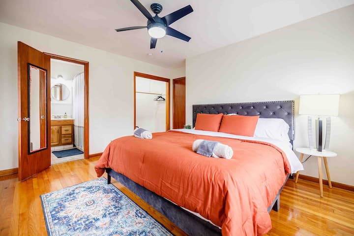 בחדר שינה 2 יש חדר רחצה עם חדר שינה 3