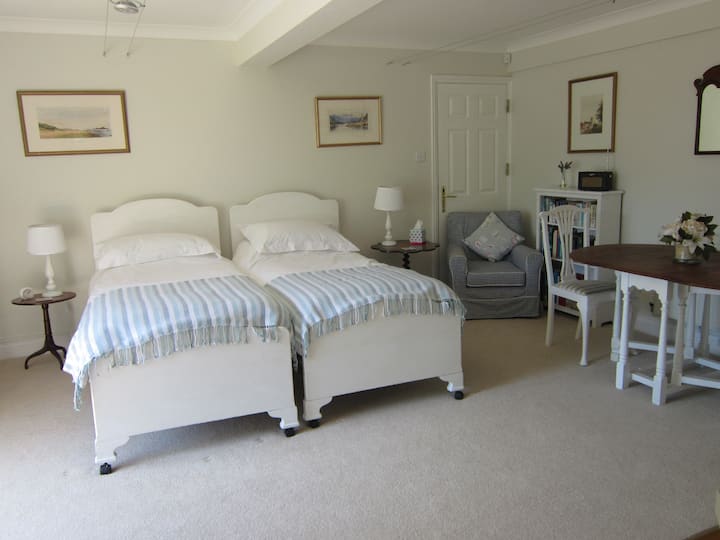 The Blue Room -sleeps 2,  near the harbour