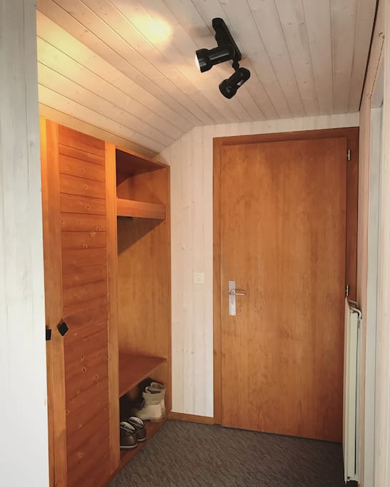 Eingangsbereich mit Gerderobenschrank