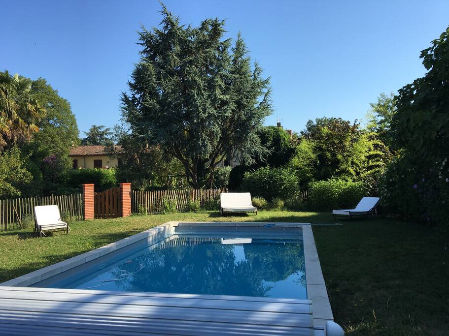 Notre piscine protégée par une barrière pour les enfants