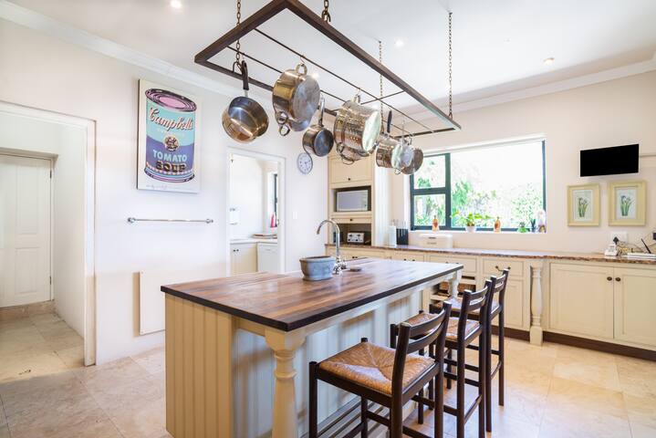 Table Mountain Home with Ocean View gallery image 4