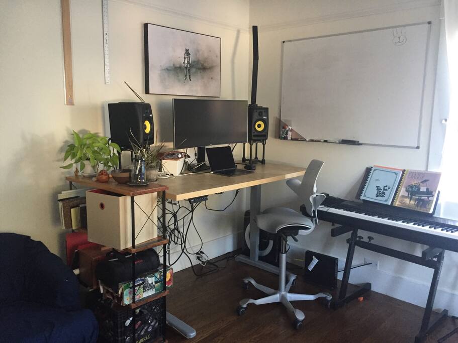 Adjustable standing workstation with whiteboard
