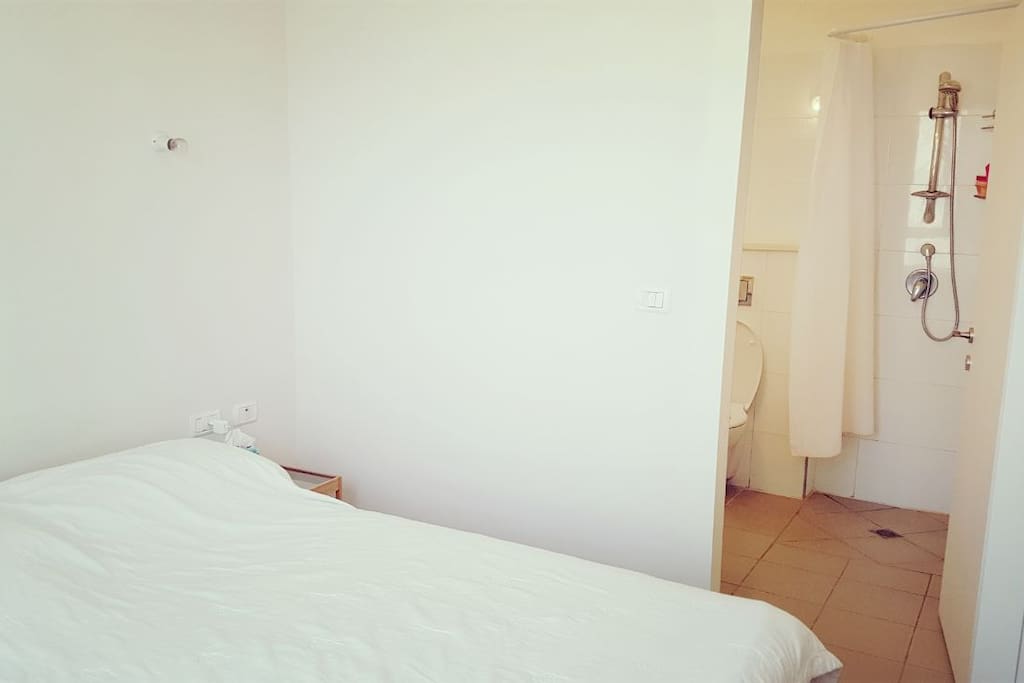 Master Bedroom & Bathroom