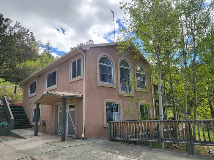 Mountain Home Get Away Houses for Rent in Divide, Colorado, United