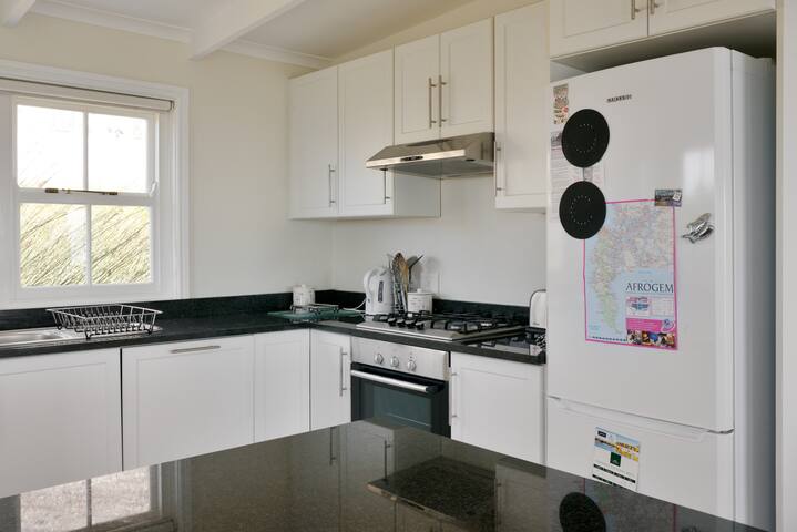 Simon’s Town- Incredible Panoramic False Bay Views gallery image 4