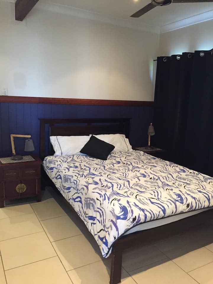 Queen size bed with ensuite 