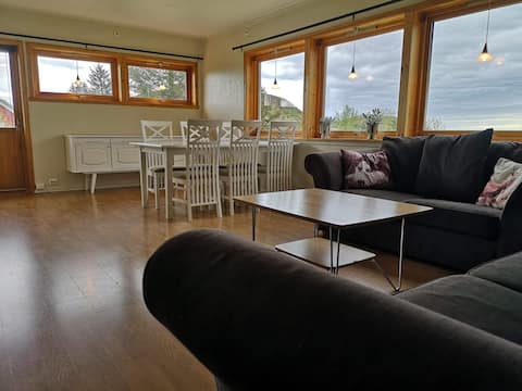 Whole house, bay view, 4 bedrooms, close to ferry