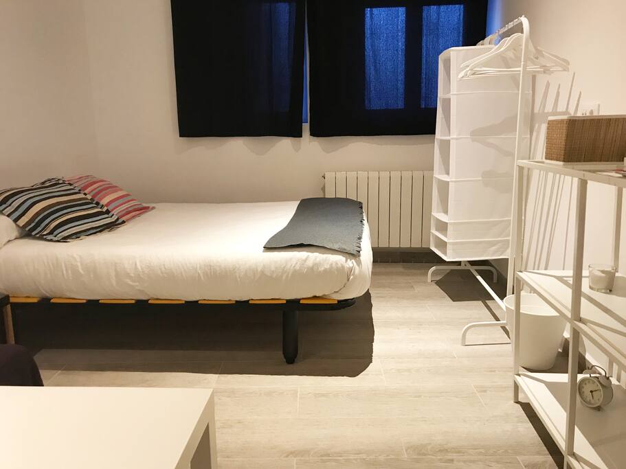 Big double room with sofa bed and private bathroom. FAST WIFI & Heating