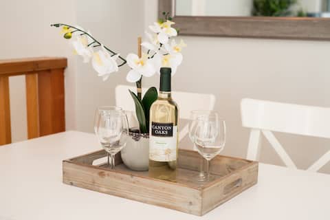 10 min Logan Airport- 2 Bed/2 Bath, Sleep 5