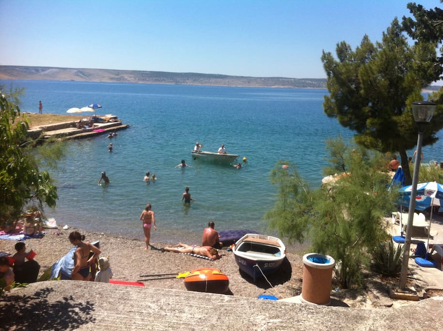 a rowing boat is available for 4 person without fee