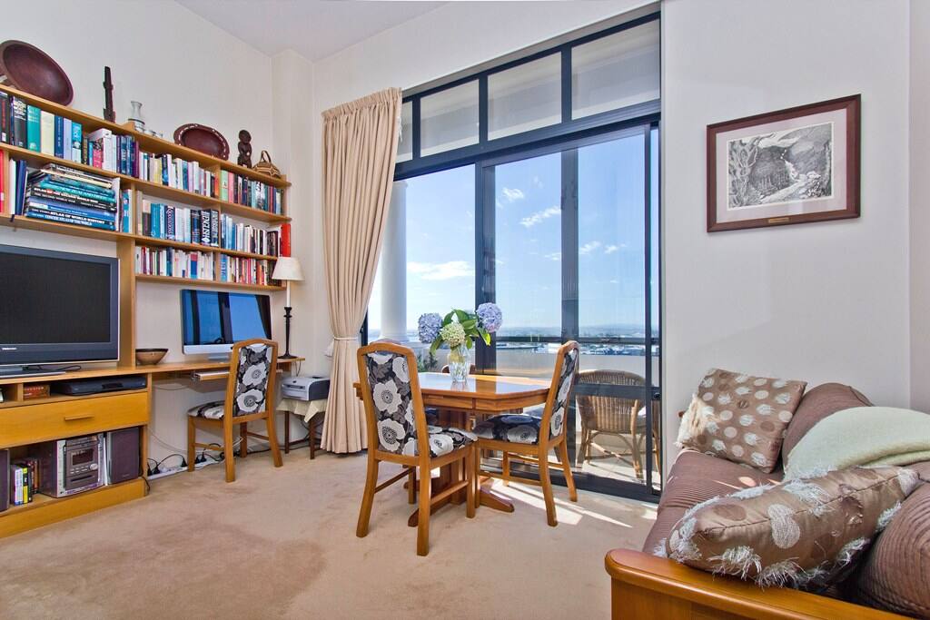 Sunny, cosy living area, My Sky TV an WiFi are included