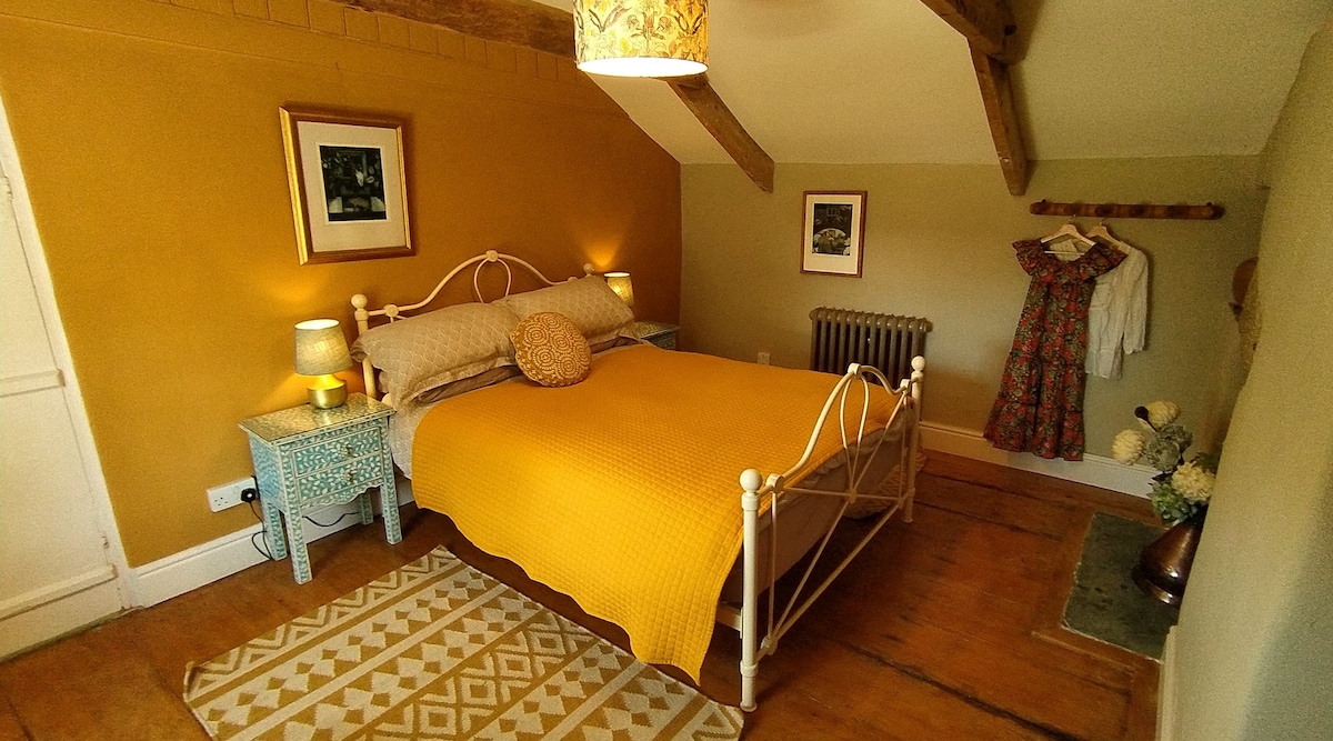 Spacious double bedroom