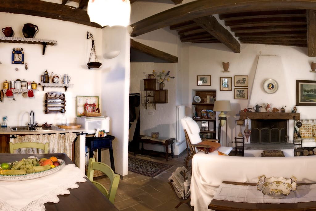 Soggiorno, zona pranzo e cucina