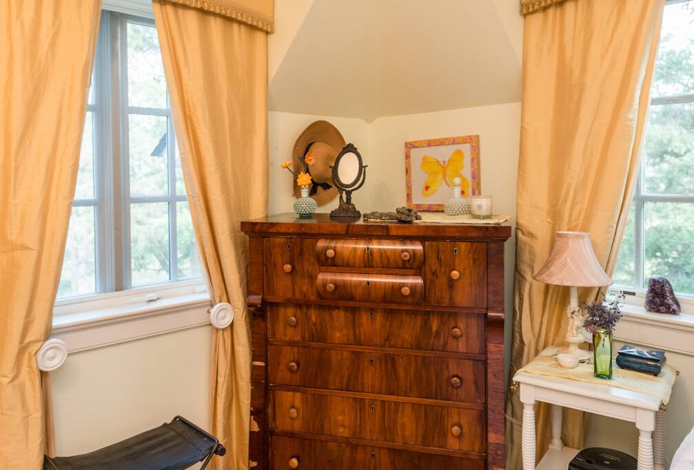 antique furniture
open space