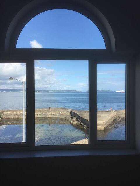 Luxury 4  bedroom house with sea views.