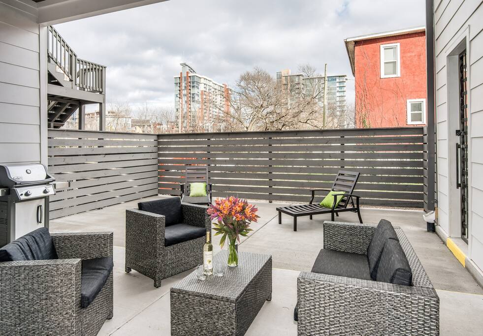 LARGE Patio on Ground Floor with Gas Grill