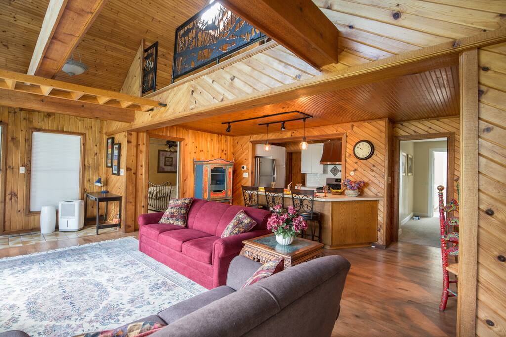 Additional view of living area.