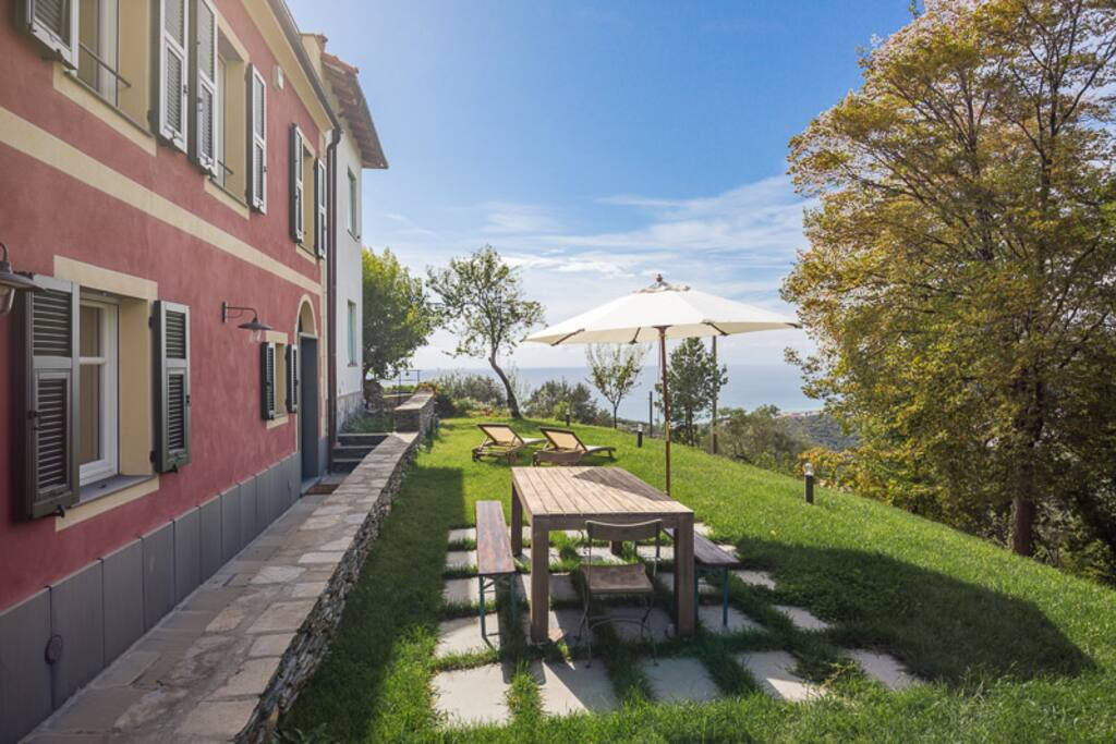 La Casa e il giardino vista mare