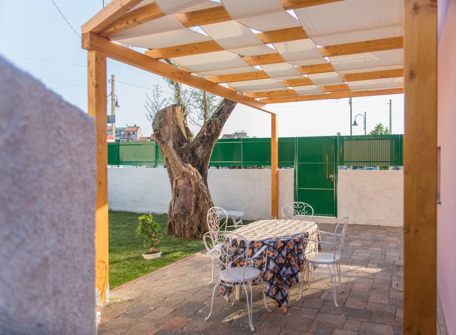 patio esterno e gazebo