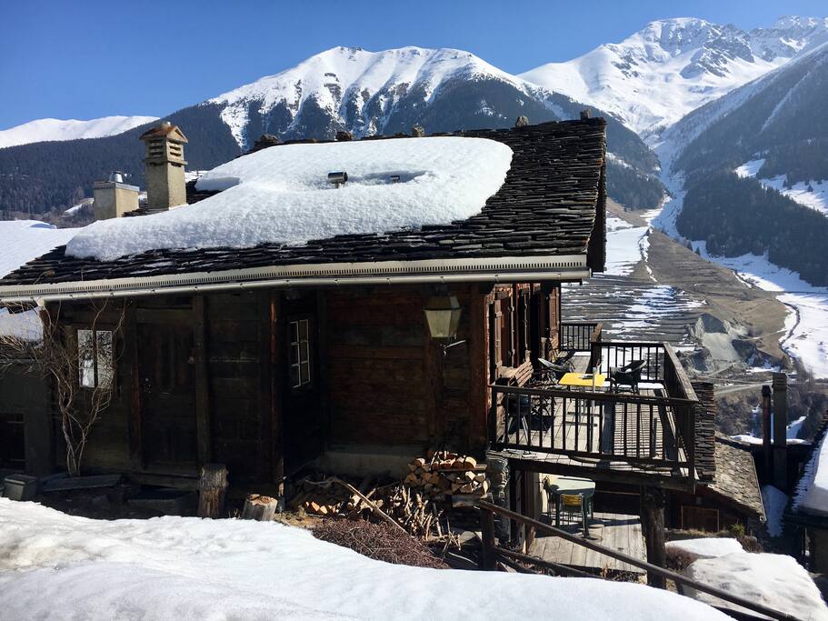 Le chalet et sa terrasse