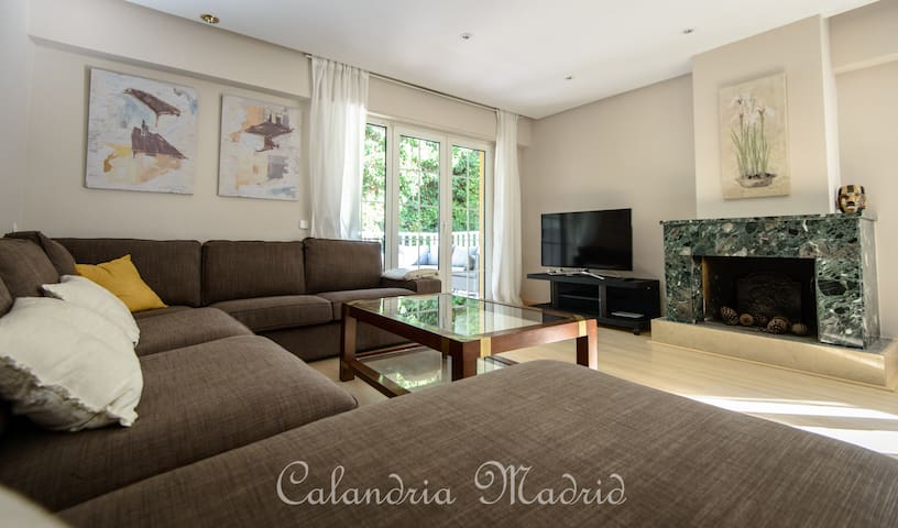 Calandria Madrid VILLA 18 people – POOL, WiFi, BBQ gallery image 3