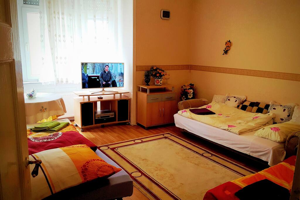 Livingroom with 2 Beds , TV´s Position is changed,now on the Left Bed side
