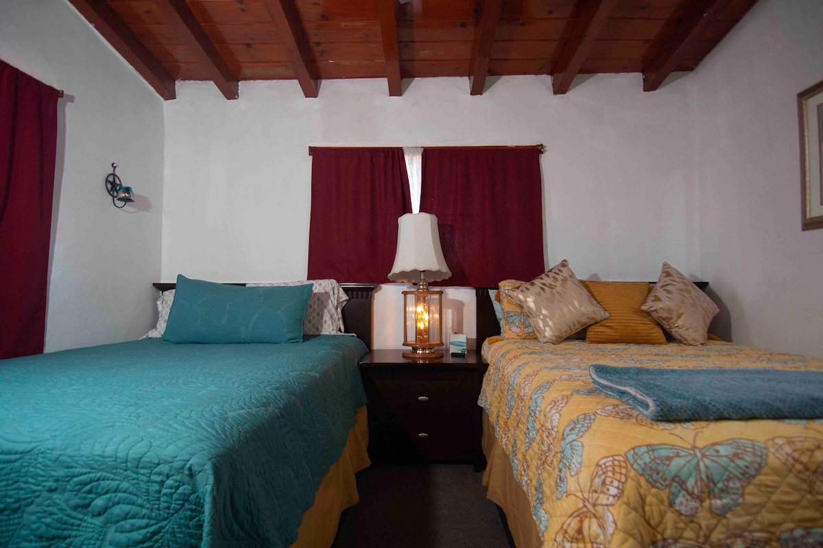 Спална соба бр. 3 со 2 брачни кревета