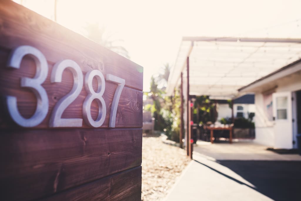 Welcome to 3287 Lincoln!