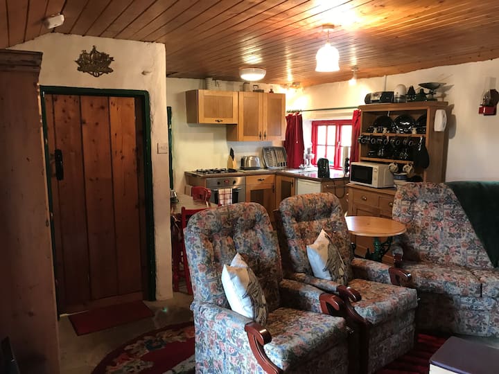 Harben Cottage In The Green Hills Of Ardara - County Donegal
