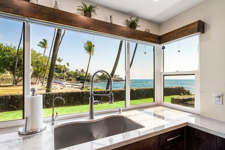 Kona Reef Sand and Surf (Beachfront, Walk to Town)