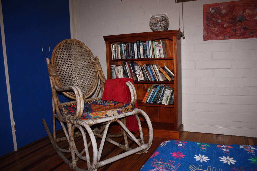 Read, relax. Ample wardrobe storage with hanging space, shelves and drawers.