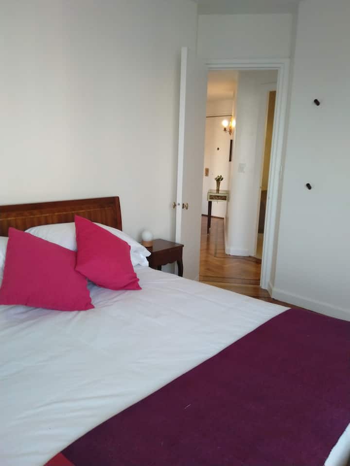 Chumba kikuu, mashuka laini zaidi. Mito miwili kwa kila mgeni.