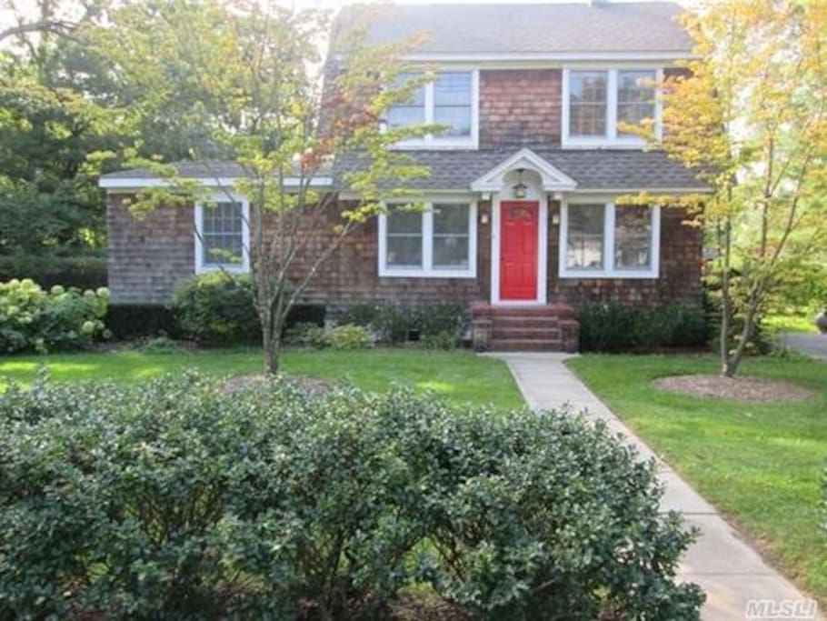 Delightful Bellport village beach home; pool + close walk to town