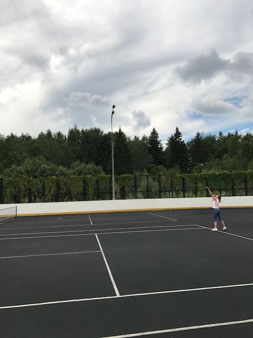 Tennis court (preliminary registration is necessary) There are tennis rackets for rent