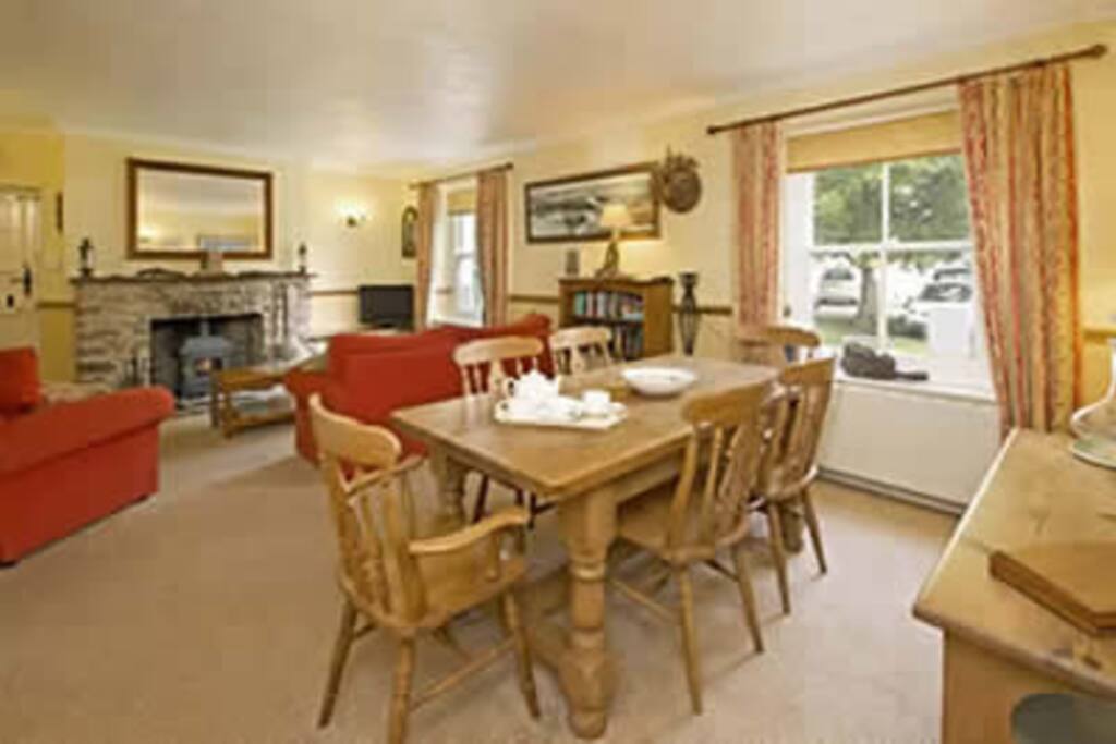 Farmhouse table seating up to 6 in comfort