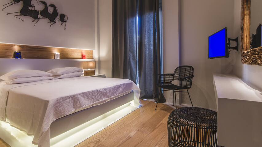 Superior – Acropolis Luxury 2-Bdr Suite gallery image 2