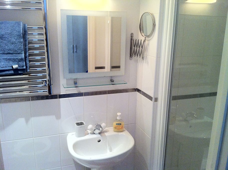 Private ensuite bathroom