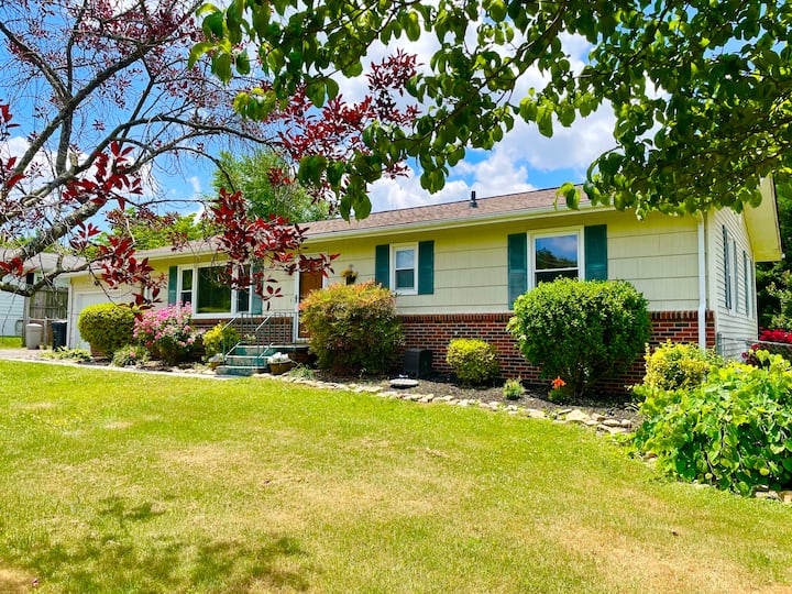 Redbud Retreat**fenced**close To Downtown*pets Ok - Knoxville, TN