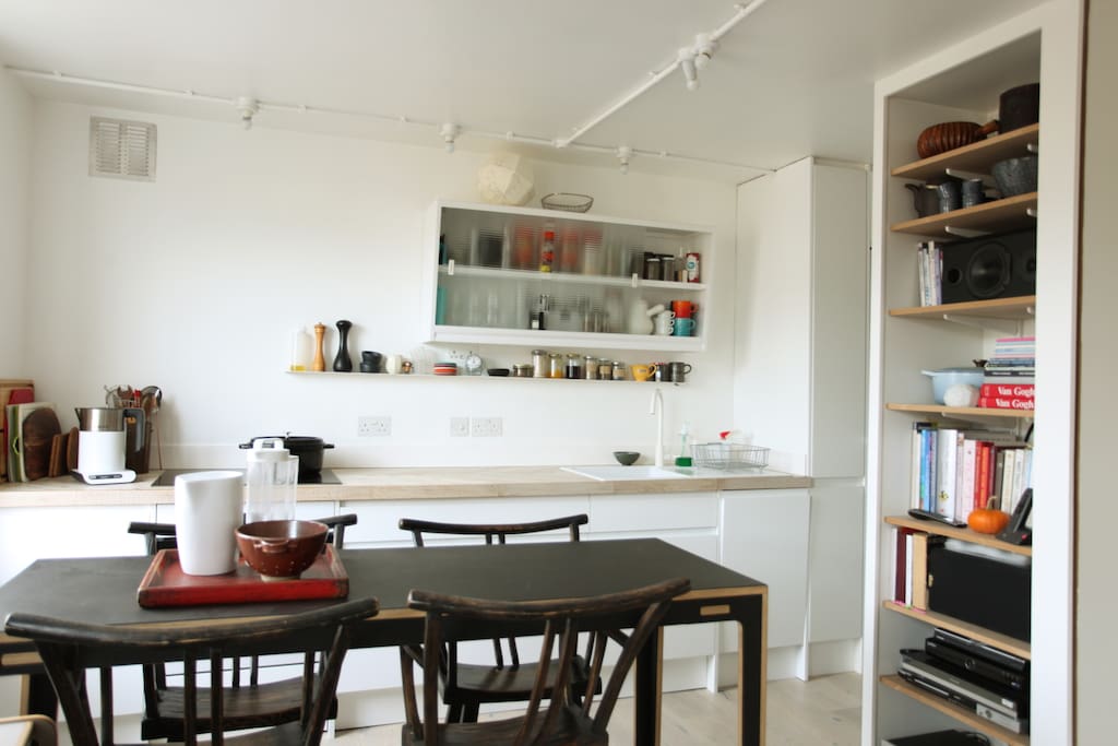 The open kitchen.
La cuisine ouverte.