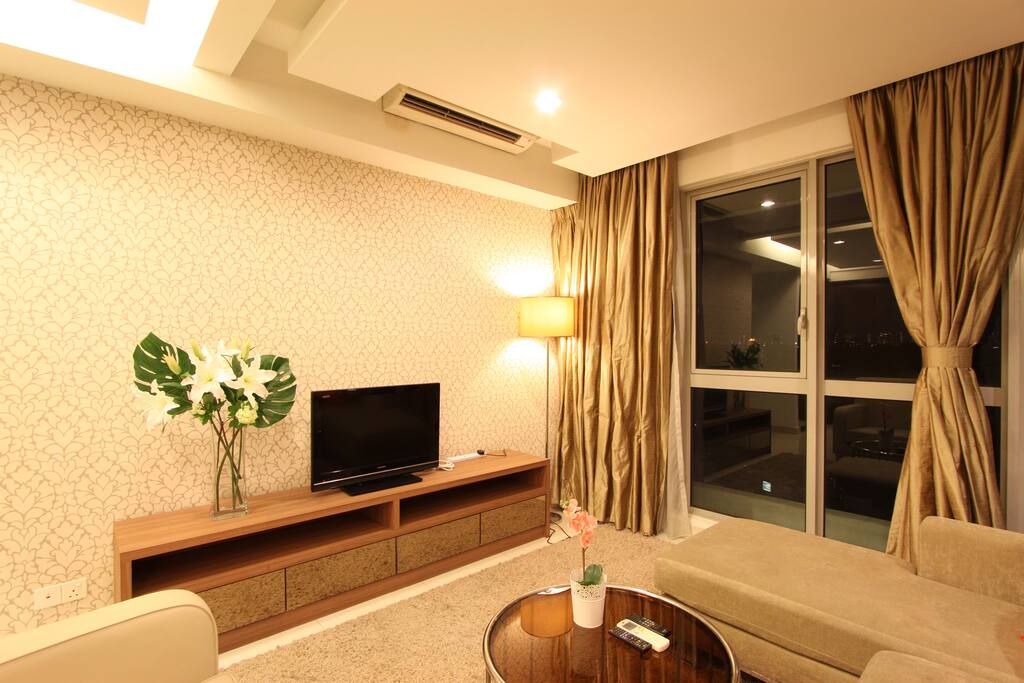 Warm tropical feel in the apartment