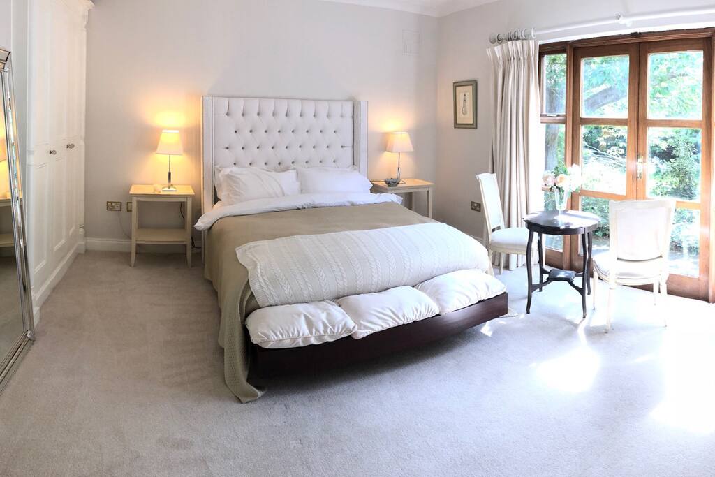 King bed with luxury bedding