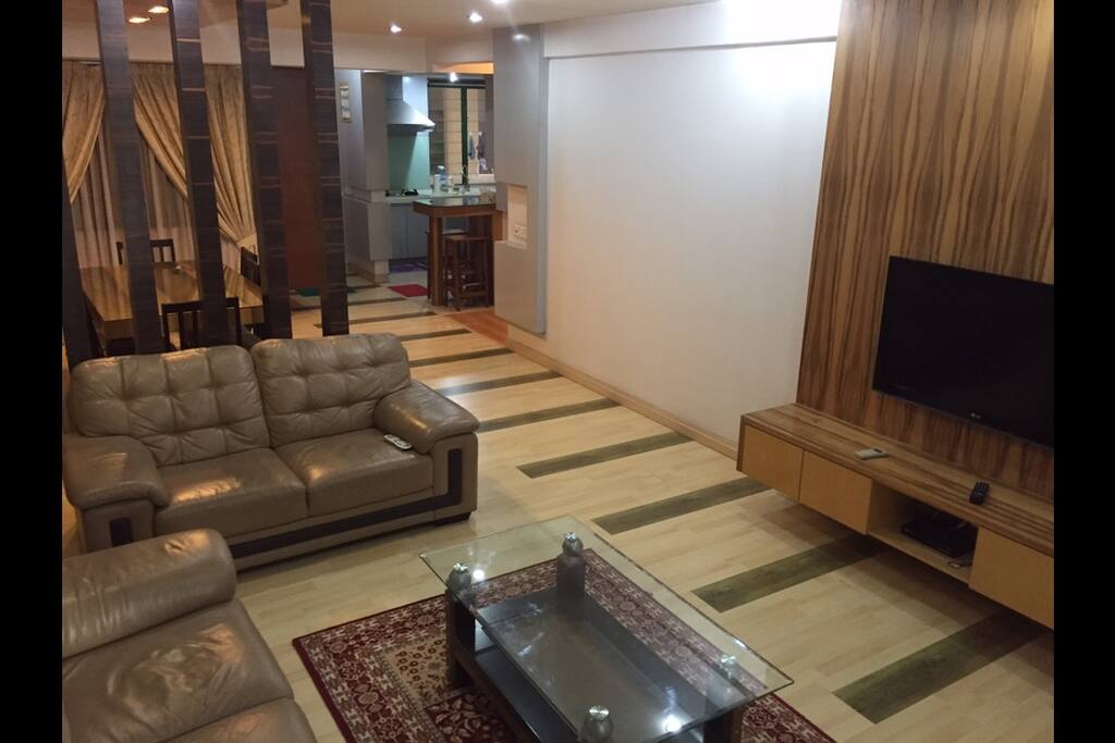 Flat TV screen with full channel satellite/cable