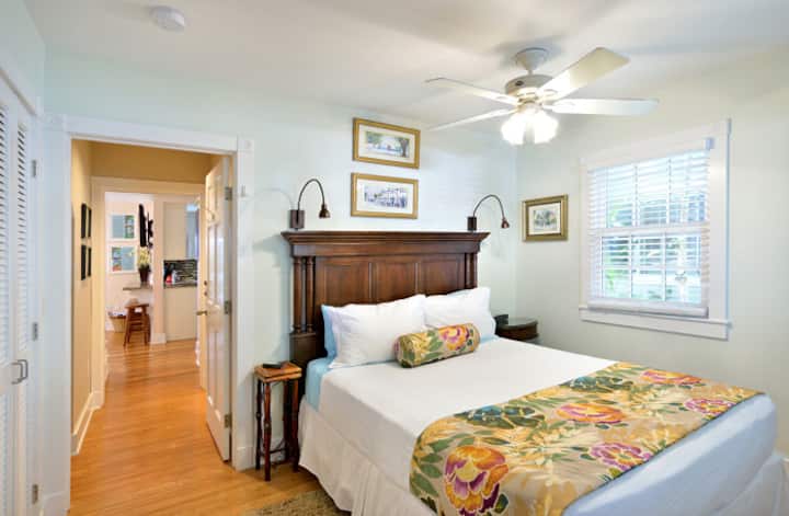 Downstairs Q bedroom with 14” memory foam mattress, ensuite bath, private entrance.  Safe in closet. There is a privacy door between the bedroom and the bathroom in case someone sleeping on the sofa would like to use the ensuite bathroom, too.